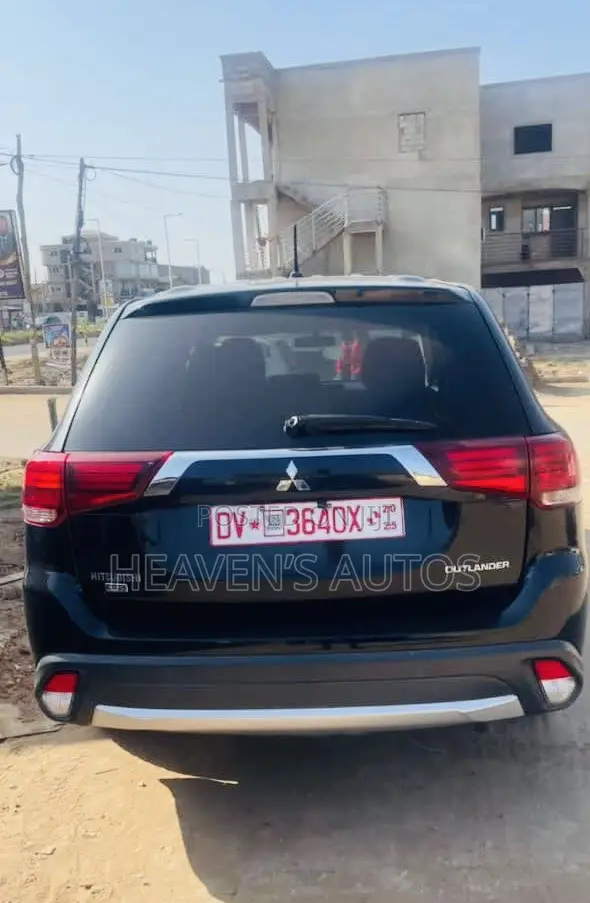 Mitsubishi Outlander 2016 Black - 1