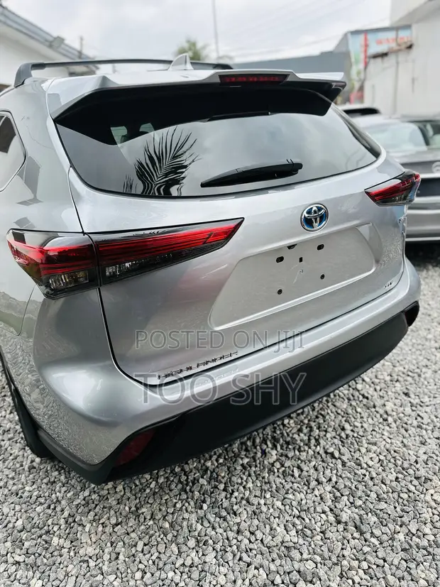2023 Toyota Highlander XLE AWD Silver - 1