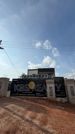 5-Bedroom Duplex for Sale in Santasi-Brofoyedu, Kumasi