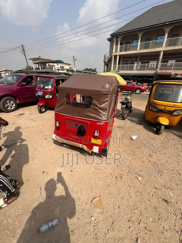 Bajaj RE 2025 Red - 1