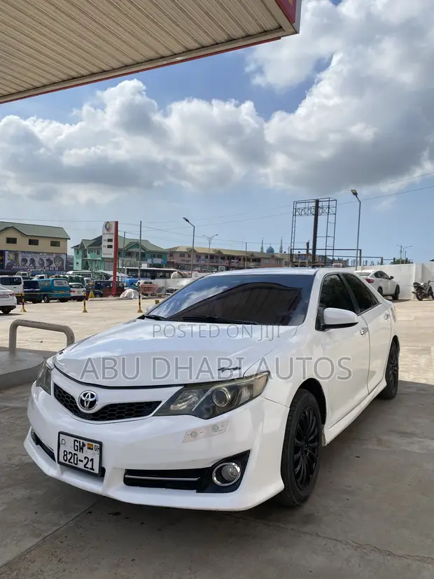 Toyota Camry 2013 White - 1
