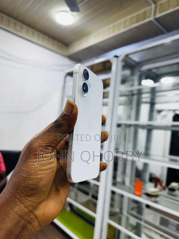 Apple iPhone 16 128GB White - 1