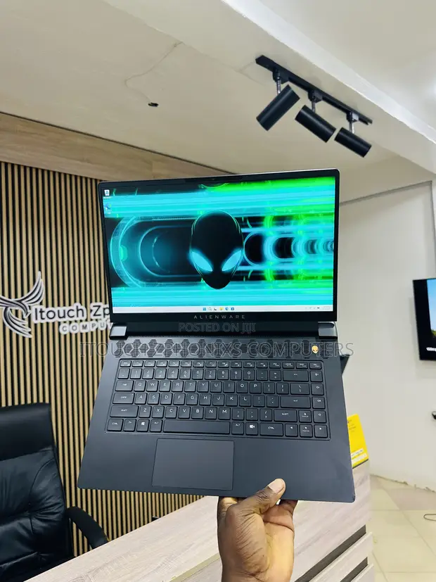 Alienware M16 Gaming Laptop - Intel Core i7, RTX 3060 - 1
