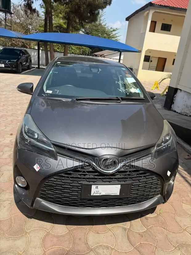 Toyota Vitz 2015 Gray - 1