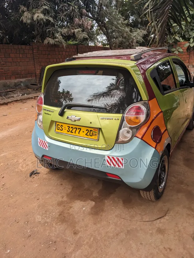 Chevrolet Spark 2011 Green - 1
