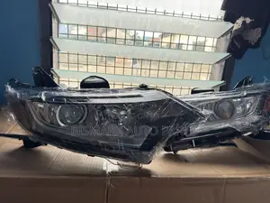 Mitsubishi Outlander Headlight Pair (2016-2021)