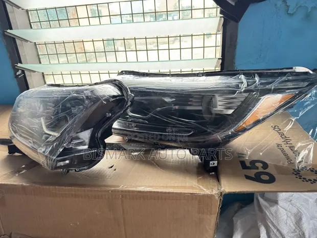 Honda CR-V Headlight Pair (2017-2022) - 1