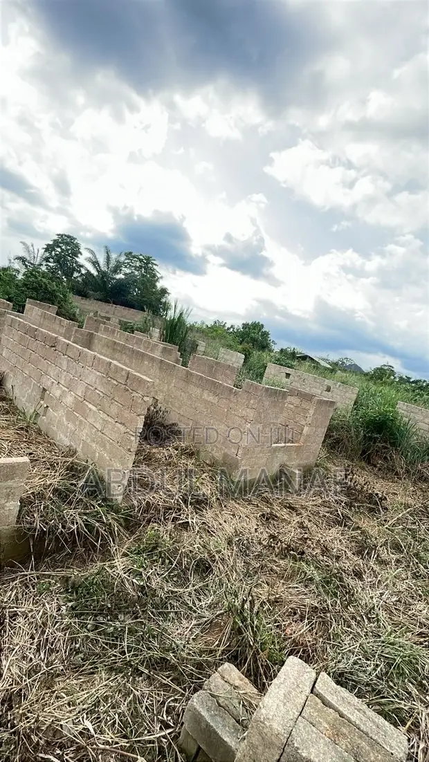 Uncompleted 3 Bedroom House for Sale - Bomfa Kumasi - 1