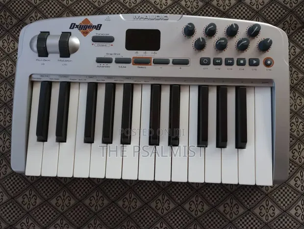 M-Audio Oxygen 8 V2 MIDI Controller - 1