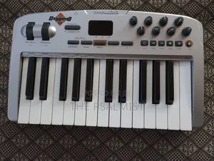 M-Audio Oxygen 8 V2 MIDI Controller