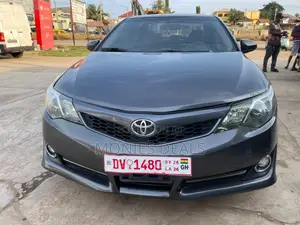 2014 Toyota Camry SE Sedan