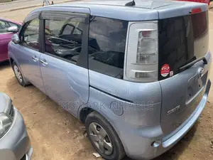 Toyota Sienta 1.5 FWD Minivan 2014 Blue