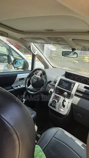 Toyota Voxy V 2WD 8-Seater 2011 Black