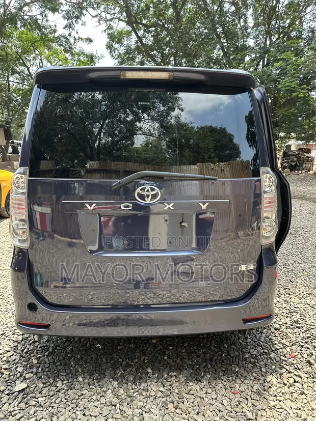 Toyota Voxy X 2WD 8-Seater 2010 Burgundy - 1