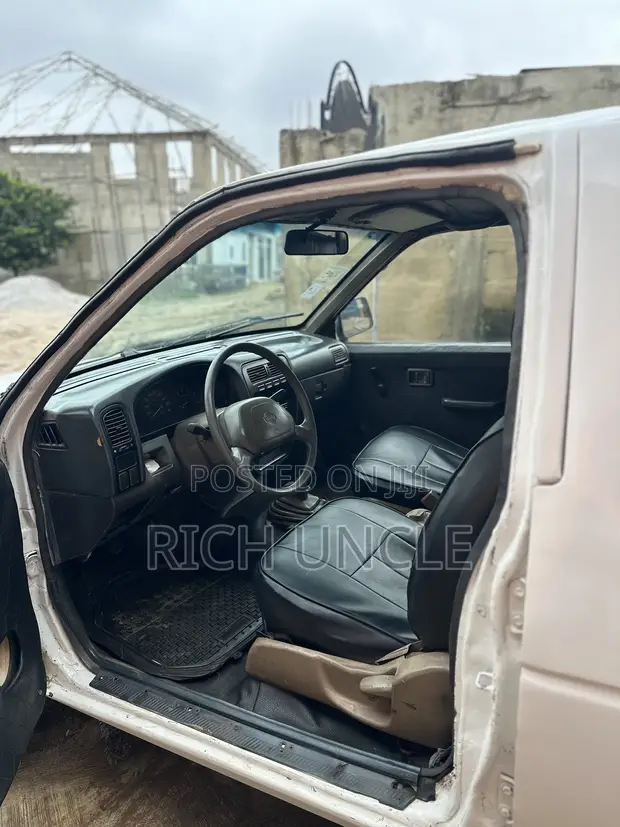 Nissan Hardbody 1994 White - 1