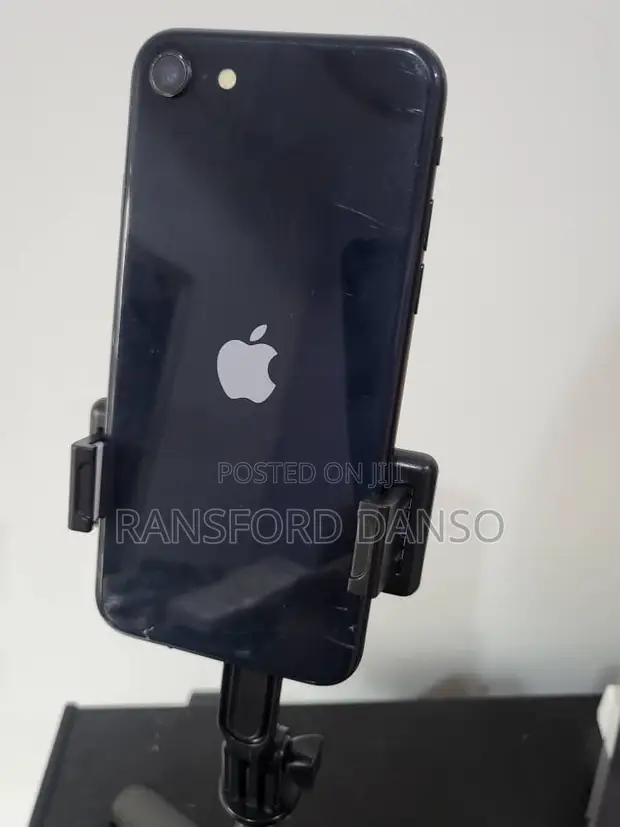 Apple iPhone SE 64GB Black (UK Used) - 1