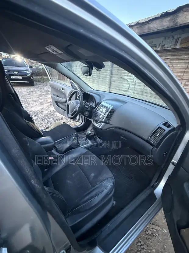 Hyundai i30 1.6 Hatchback 2008 Silver - 1