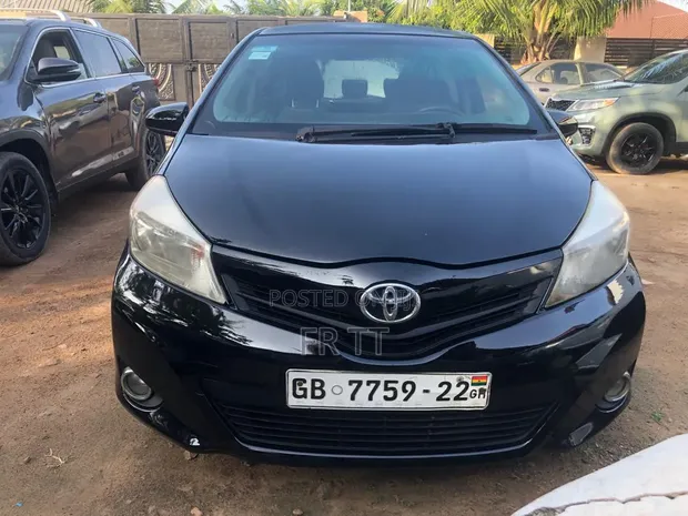 Toyota Yaris 2013 Black - 1