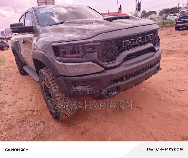 Dodge RAM 2023 Gray - 1