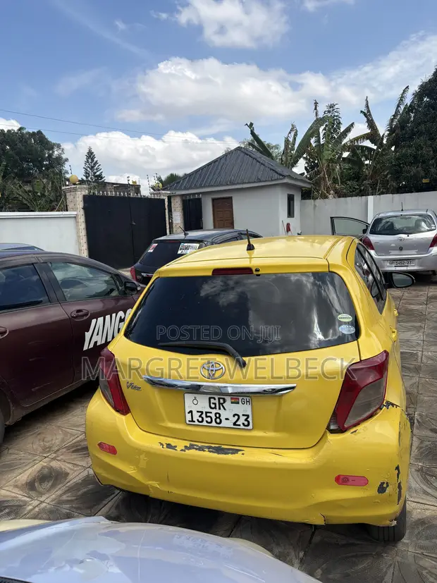 Toyota Vitz 1.5 FWD 3dr 2012 Yellow - 1