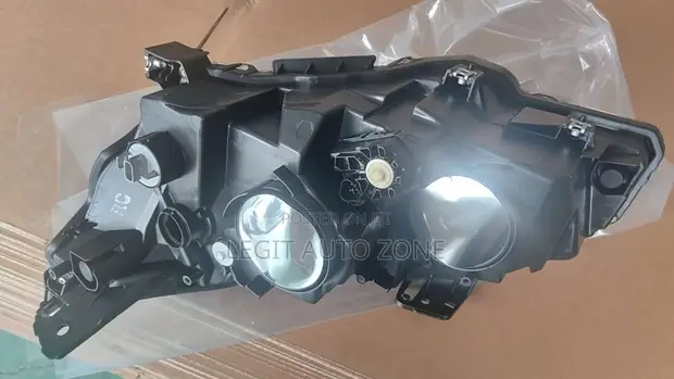 Honda Civic Headlight (2016-2020) - 1
