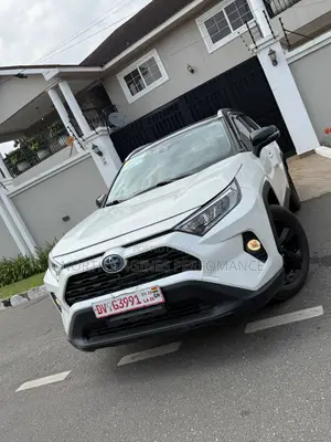 2020 Toyota RAV4 XLE Premium AWD White