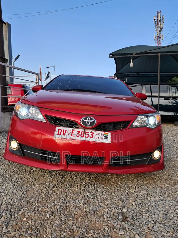 2014 Toyota Camry SE Sedan - 1