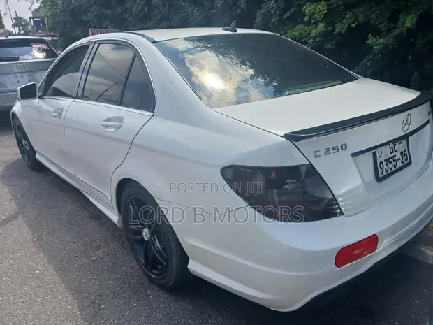 Mercedes-Benz C250 2013 White - 1
