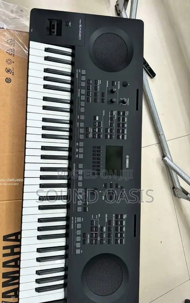 Yamaha PSR-SX620 61-Key Arranger Keyboard - 1