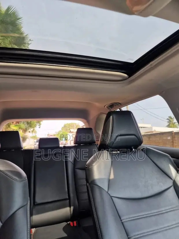 2021 Toyota RAV4 Silver - 1