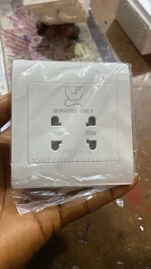 Shaver Socket 3X3 - 110V/220V Dual Voltage