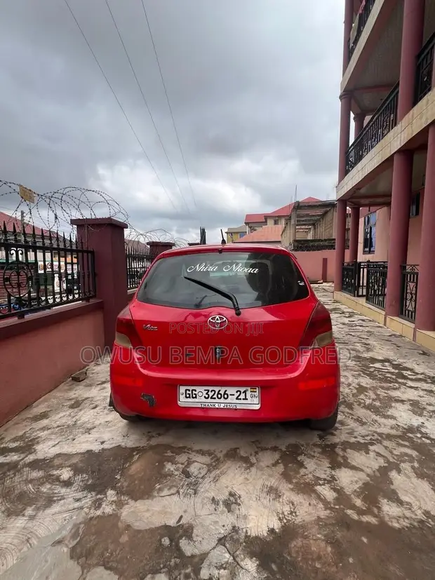 Toyota Vitz 1.3 FWD 3dr 2010 Red - 1