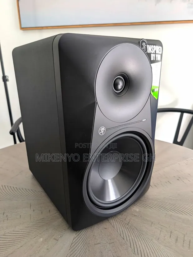 Mackie MR824 8" Powered Studio Monitor 85W RMS - 1
