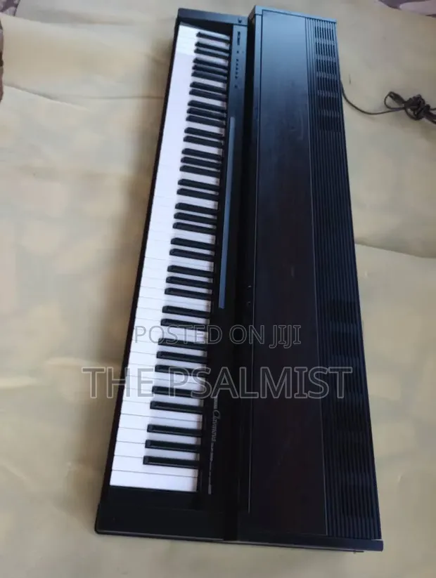 Yamaha Clavinova CLP-300 Digital Piano - 1