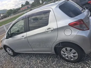 Toyota Vitz 2012 Silver