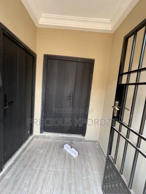 1 Bedroom Room & Parlour for Rent in Amrahia Adenta