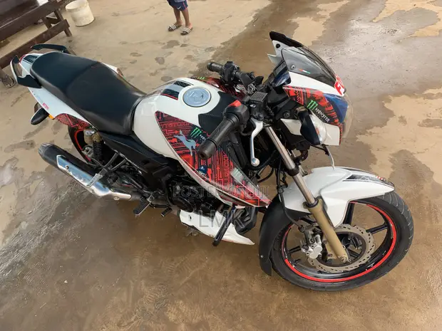 TVS Apache 180 RTR 2024 White - 1