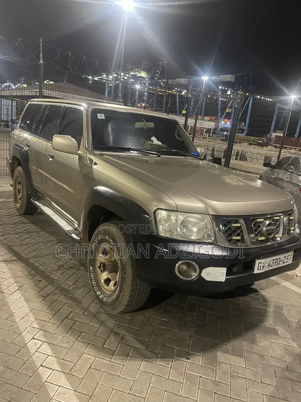 Nissan Patrol 2010 Gold - 1
