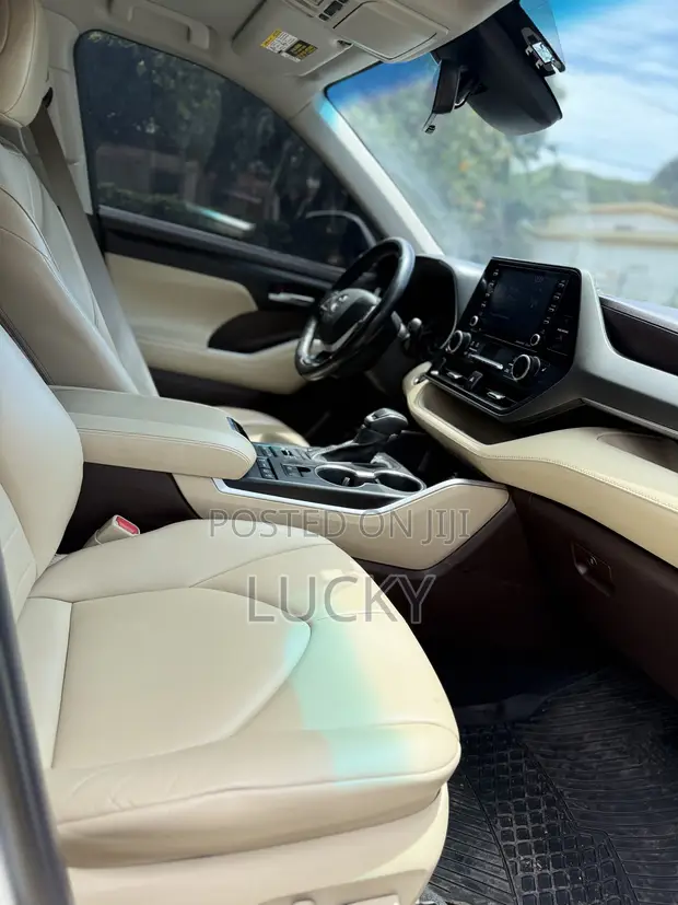 2022 Toyota Highlander XLE White - 1
