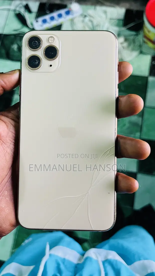 Apple iPhone 11 Pro Max 64GB Gray (UK Used) - 1