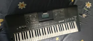Yamaha PSR-E463 Keyboard with Stand, Charger, and Bag