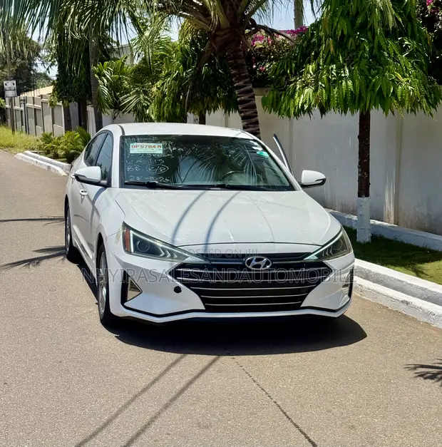 2020 Hyundai Elantra SE - 1