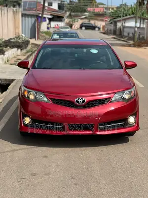 2014 Toyota Camry SE Sedan