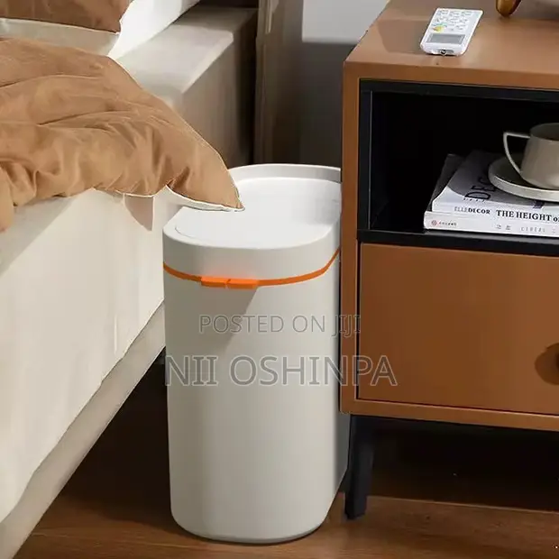 Covered Press-Type Trash Can/Bin - 1