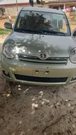 Toyota Sienta 2011 Green - 4