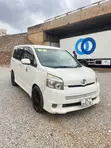 Toyota Voxy 2012 White - 5