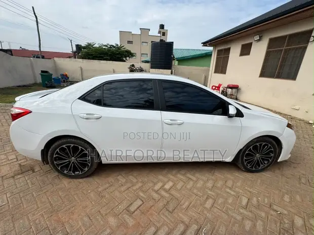2017 Toyota Corolla L Sedan - White - 1