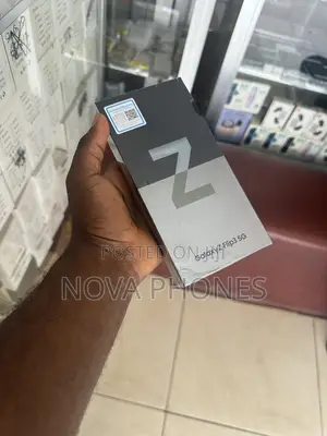 New Samsung Galaxy Z Flip 3 256GB Silver
