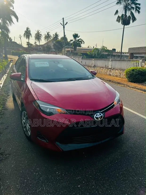 Toyota Corolla LE 2018 Red - 1