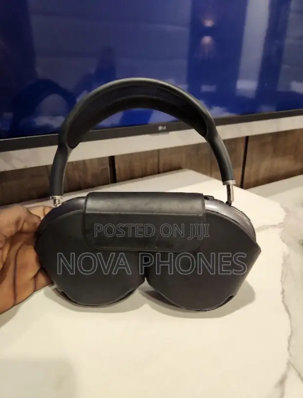 Apple AirPods Max (Used, Black) - 1